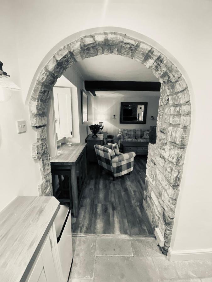 Burford House Bh Bed & Breakfast ภายนอก รูปภาพ