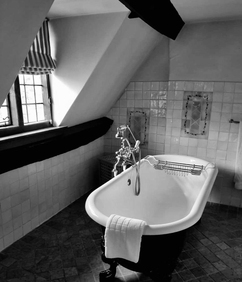 Burford House Bh Bed & Breakfast ภายนอก รูปภาพ
