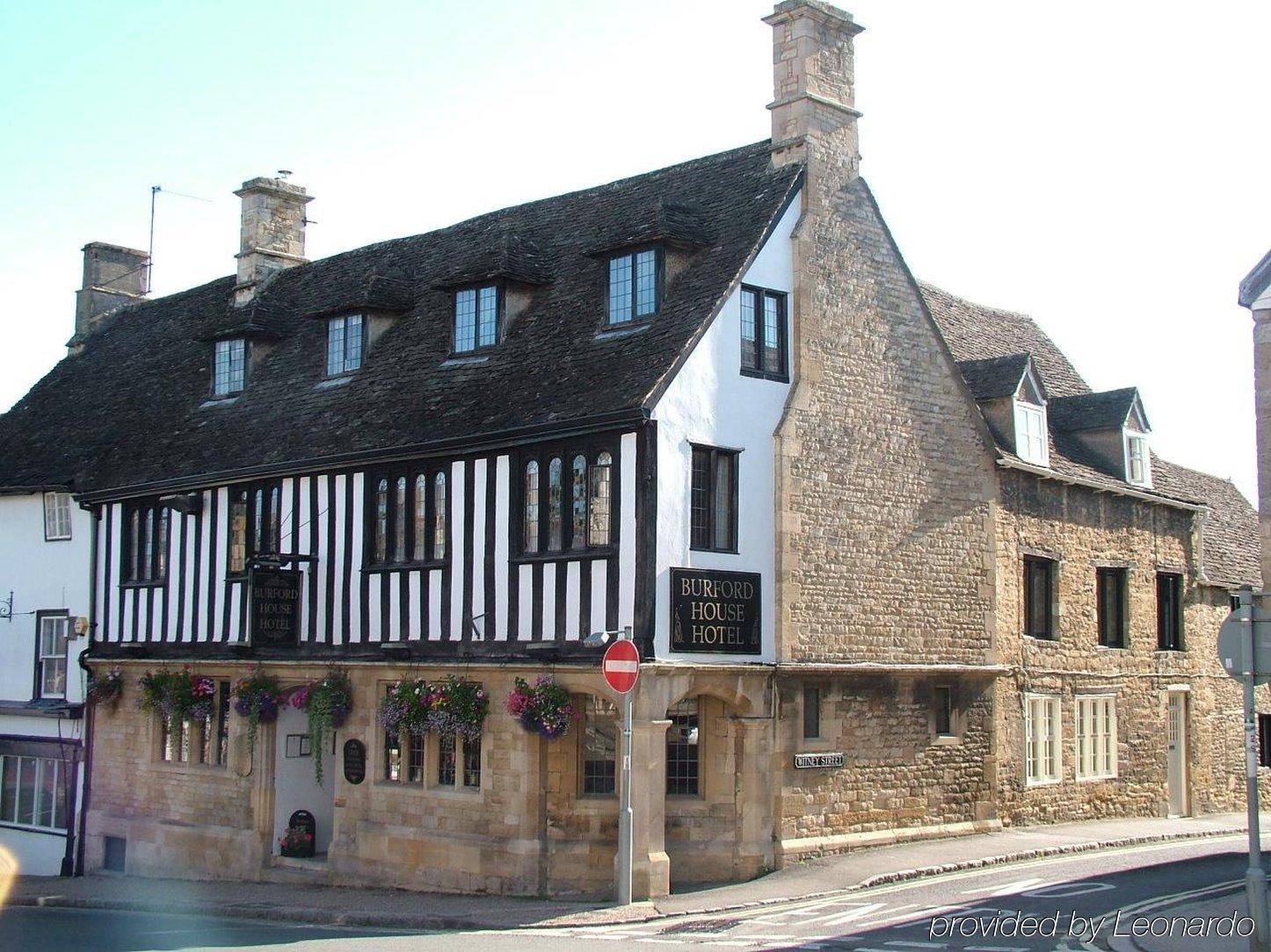 Burford House Bh Bed & Breakfast ภายนอก รูปภาพ