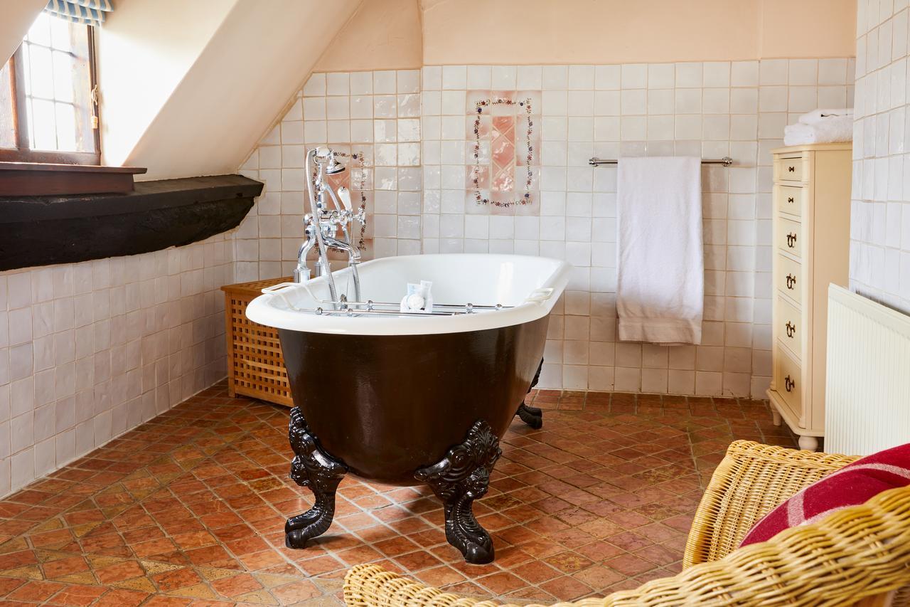Burford House Bh Bed & Breakfast ภายนอก รูปภาพ