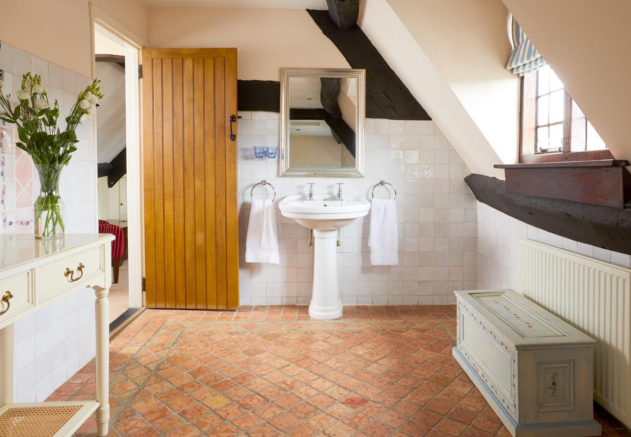 Burford House Bh Bed & Breakfast ภายนอก รูปภาพ