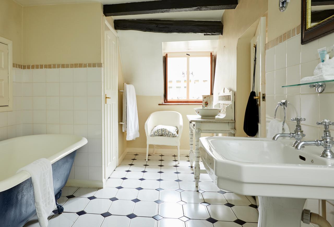 Burford House Bh Bed & Breakfast ภายนอก รูปภาพ