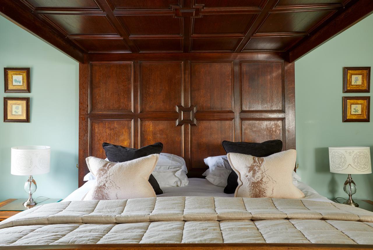 Burford House Bh Bed & Breakfast ภายนอก รูปภาพ