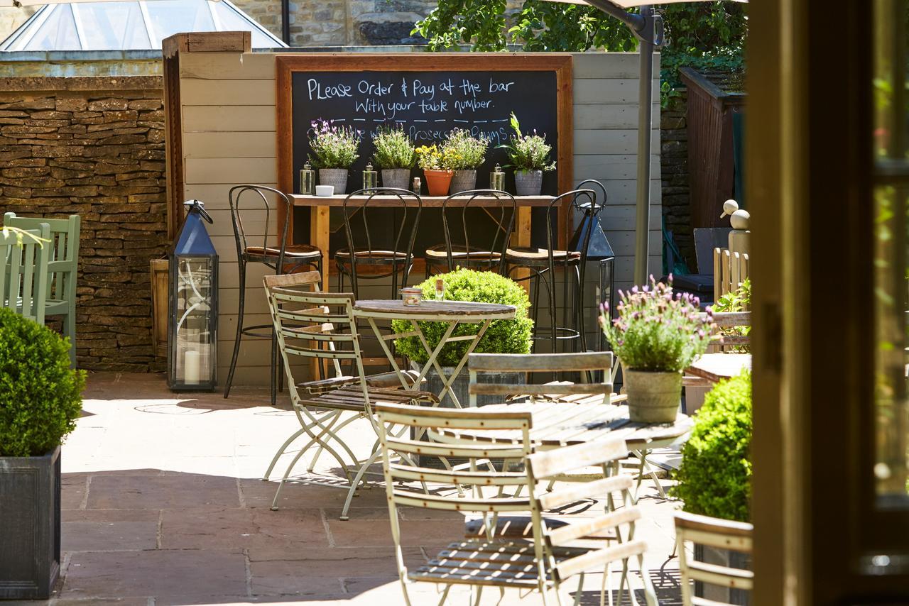 Burford House Bh Bed & Breakfast ภายนอก รูปภาพ