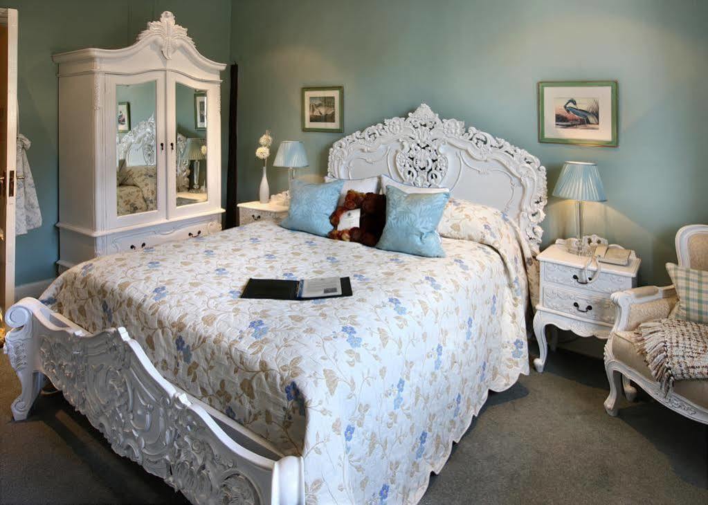 Burford House Bh Bed & Breakfast ภายนอก รูปภาพ