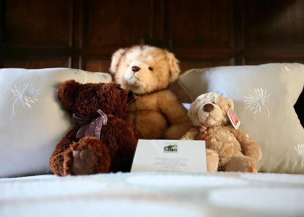 Burford House Bh Bed & Breakfast ภายนอก รูปภาพ