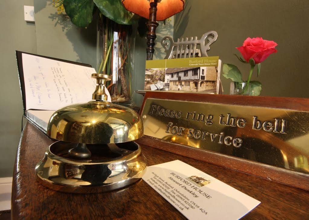 Burford House Bh Bed & Breakfast ภายนอก รูปภาพ