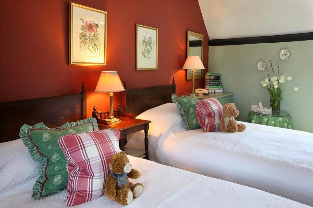 Burford House Bh Bed & Breakfast ภายนอก รูปภาพ